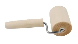 drewniany-walek-z-raczka-do-foremki-keksowki-pizzy