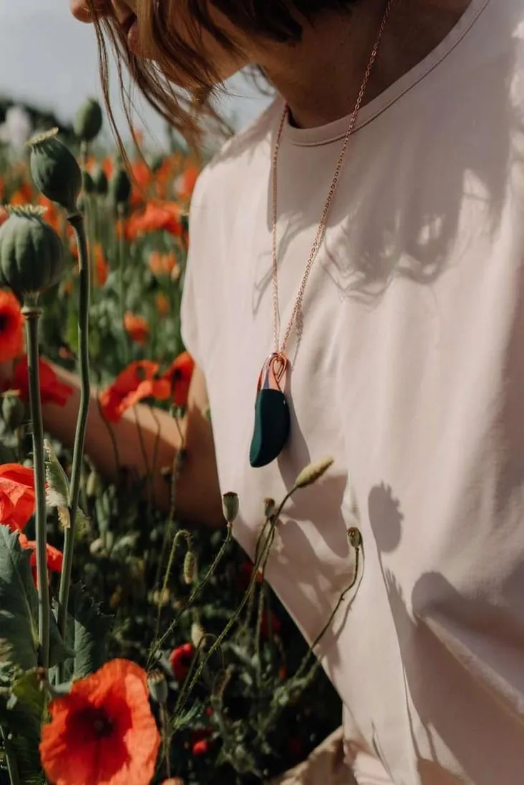 vibrating-necklace-liberty-leaf-stan-nowy