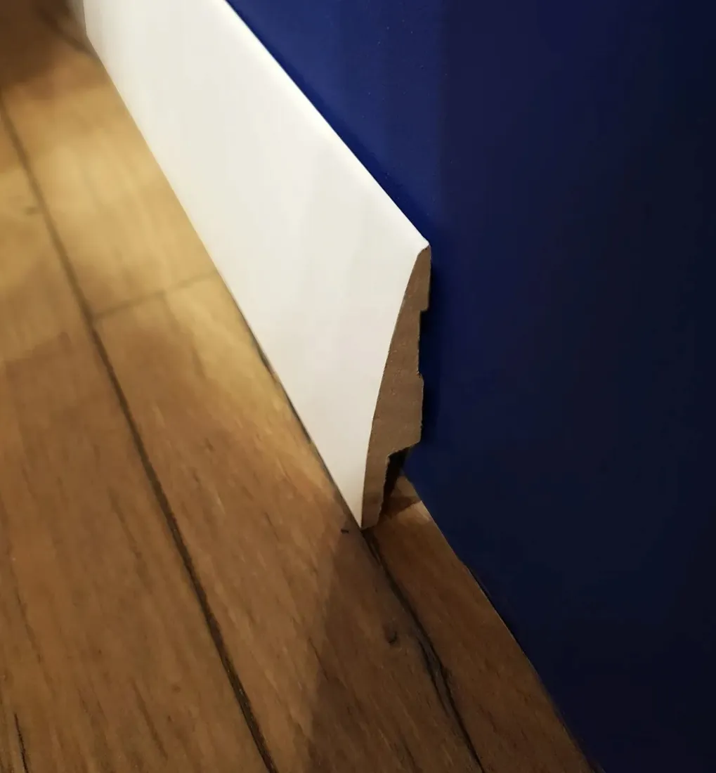 listwa-przypodlogowa-paint-me-mdf-pm12-80x15x2400-biala-stan-nowy