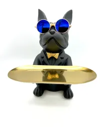 figurka-z-taca-na-prezent-buldog-szef-bl