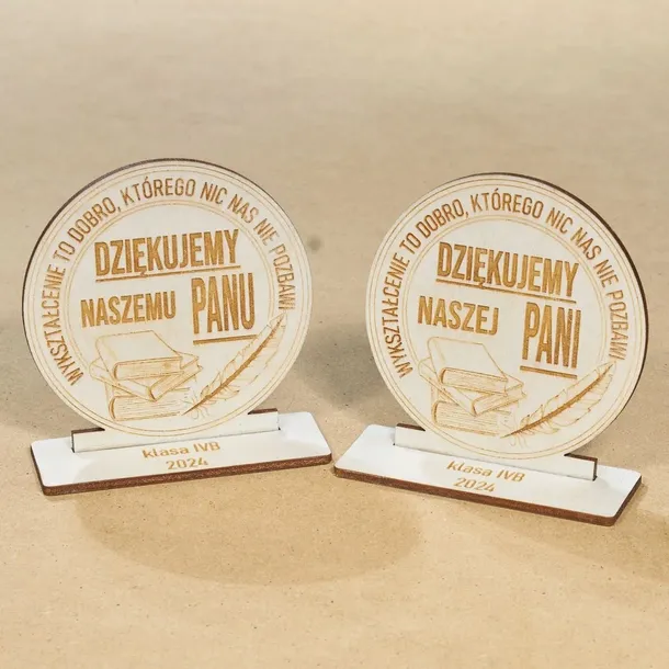 statuetka-dla-nauczyciela-rodzaj-podziekowania
