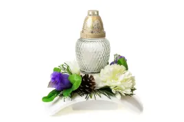 kompozycja-kwiatowa-znicz-na-grob-pomnik-cmentarz