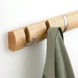 wieszak-flip-hook-naturalny-material-drewno