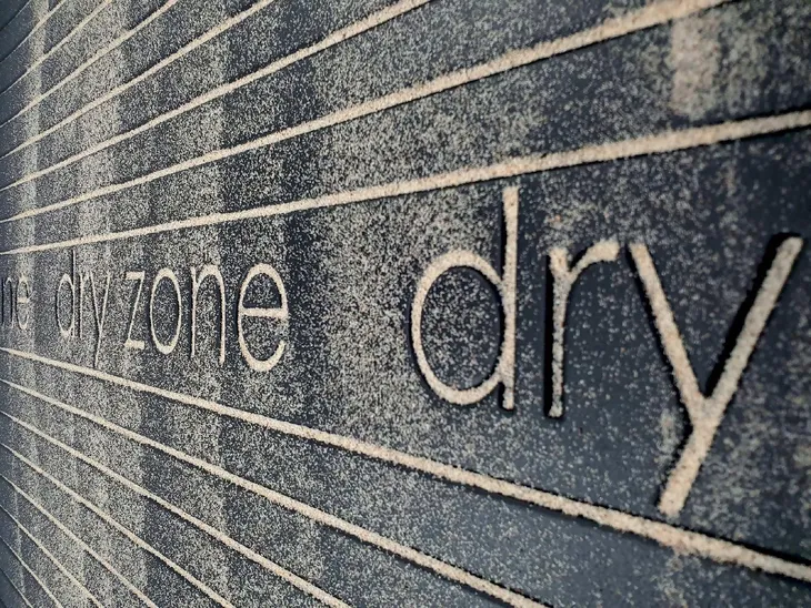 dywanik-bagaznika-dryzone-frogum-material-guma-kolor-czarny