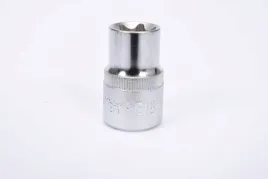 nasadka-1-2-torx-e18-yt-05225-yato