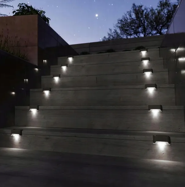 lampa-solarna-lampka-narozna-8-sztuk-czujnik-zmierzchu-na-schody-plot-informacje-dodatkowe-czujnik-zmierzchu