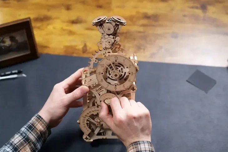 puzzle-3d-engine-clock-mechaniczny-model-ugears-stan-nowy-kod-producenta-70217