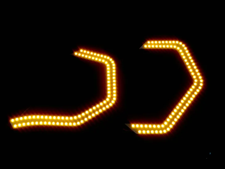 ringi-led-bmw-e90-e92-2w1-kierunkowskazy-dzienne-stan-nowy-napiecie-12-v