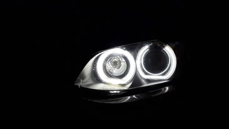 ringi-led-bmw-e90-e92-dzienne-podkowy-krystaliczne-stan-nowy-producent-czesci-shr-germany