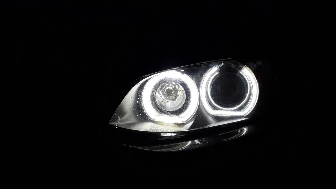 ringi-led-bmw-e90-e92-dzienne-podkowy-krystaliczne-stan-nowy