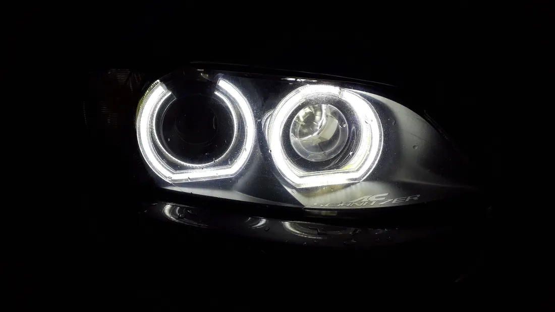 ringi-led-bmw-e90-e92-dzienne-podkowy-krystaliczne