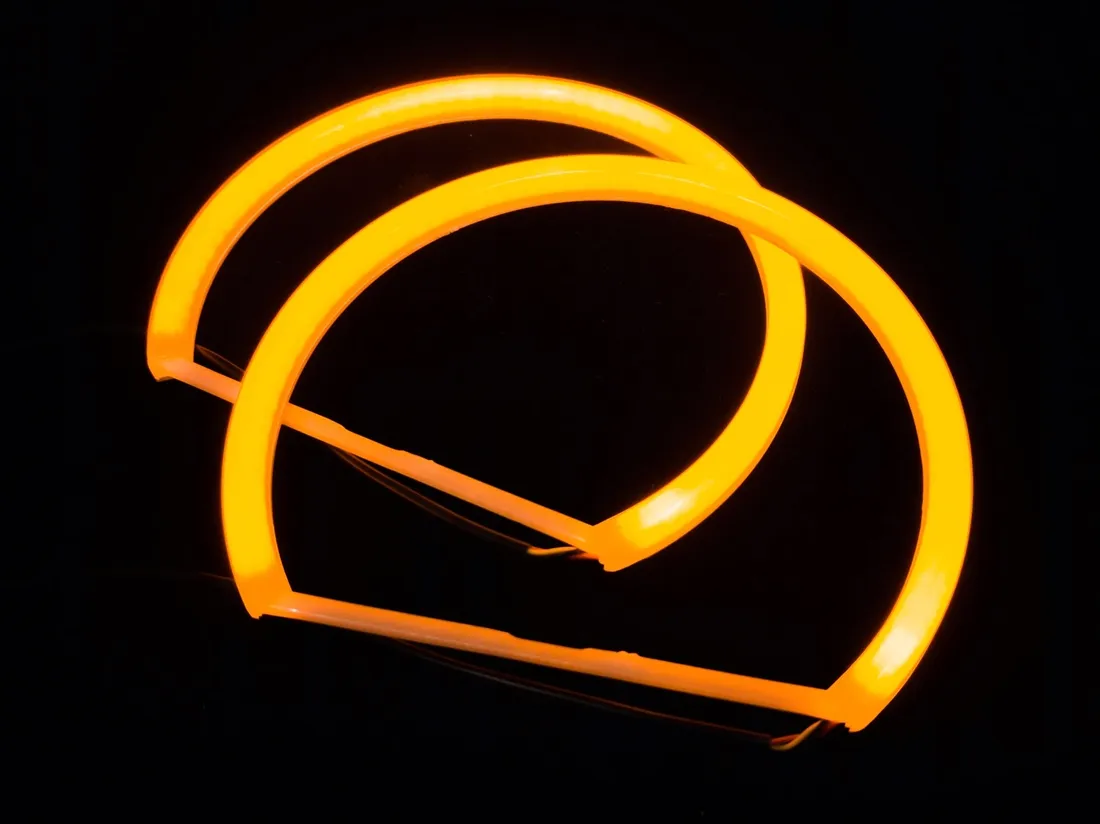 2w1-ringi-led-bmw-e90-e91-zolte-biale-106mm-131mm