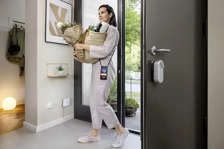 inteligentny-zamek-bosch-yale-linus-smart-lock-zawiera-baterie-tak