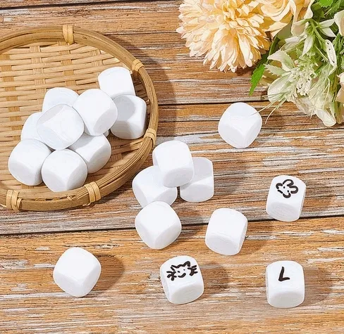 pusta-kostka-do-gry-biala-liczba-scian-6