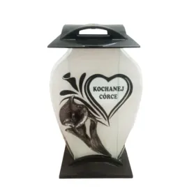 piekny-duzy-znicz-czara-napis-kochanej-corce-czarny-z-kalia-32-cm