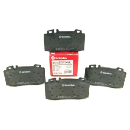 brembo-klocki-hamulcowe-przod-do-mercedes-clk-c209-cls-c219-c-w203-e-w211