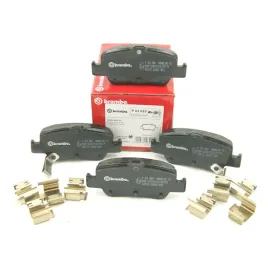 brembo-klocki-hamulcowe-tyl-do-toyota-auris-corolla-e15-e18