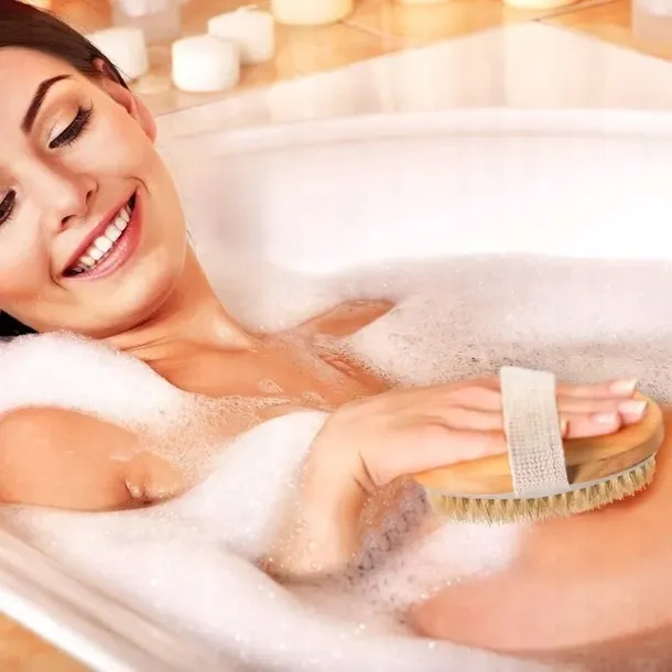 szczotka-do-masazu-na-sucho-mokro-ciala-naturalna-material-rekojesci-tworzywo-naturalne