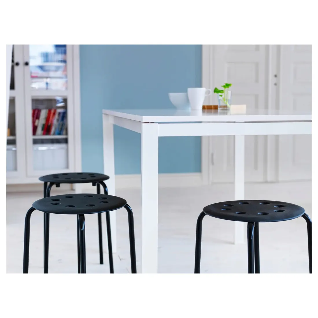 marius-stolek-czarny-45-cm-stan-nowy