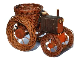 kwietnik-traktor-ozdoba-ogrodowa-wiklina-lakier