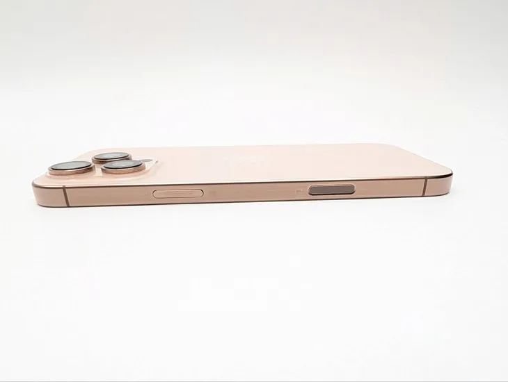 apple-iphone-16-pro-max-256gb-tytan-pustynny-rozdzielczosc-nagrywanych-filmow-4k-1080p-fullhd-720p-hd