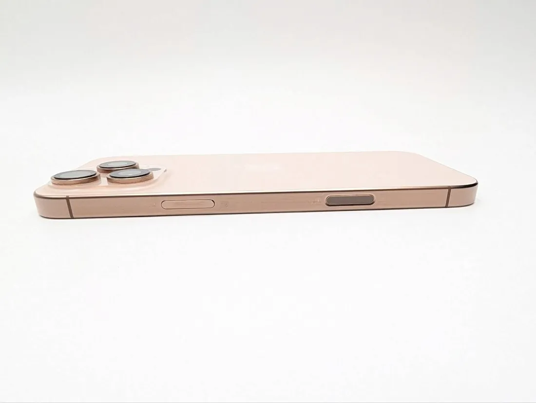 apple-iphone-16-pro-max-256gb-tytan-pustynny-model-telefonu-iphone-16-pro-max