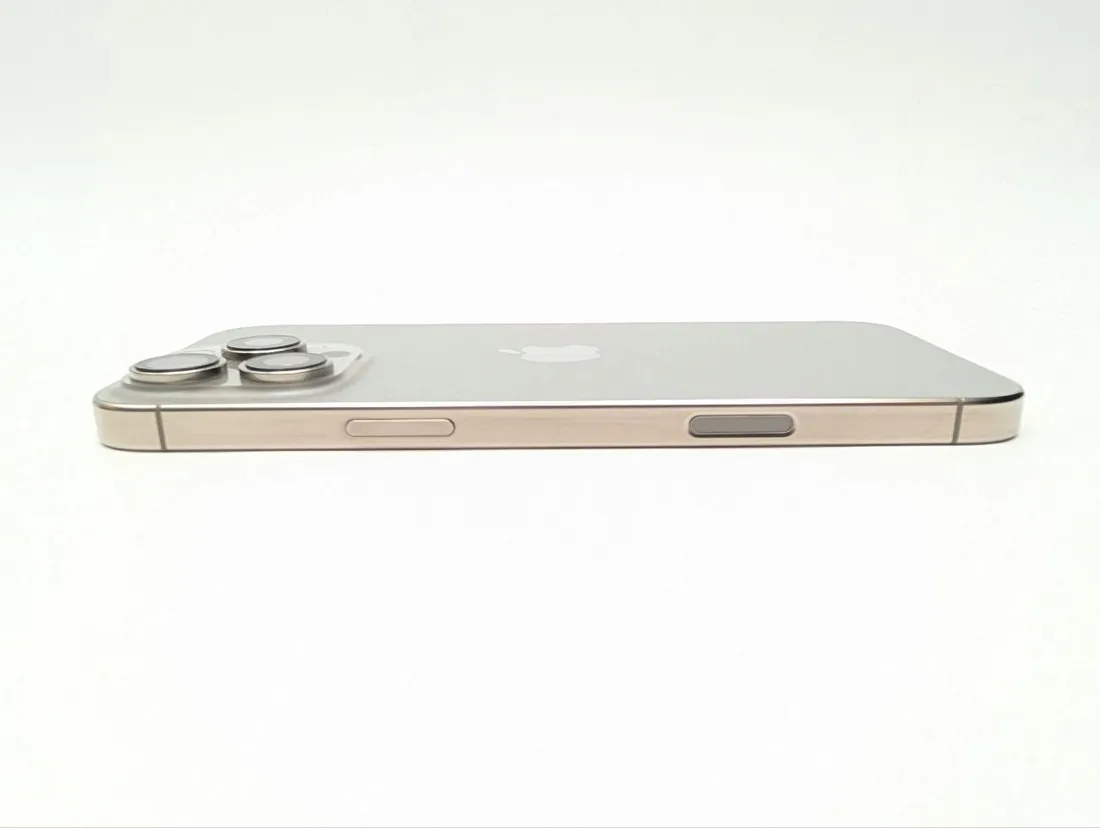 apple-iphone-16-pro-max-256gb-tytan-naturalny