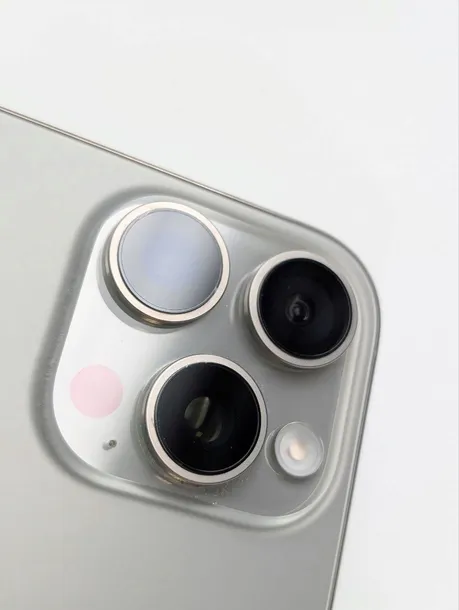 apple-iphone-16-pro-max-256gb-tytan-naturalny-material-metal-szklo