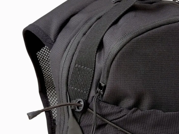 plecak-do-biegania-puma-running-backpack-078215-01-pojemnosc-5-l