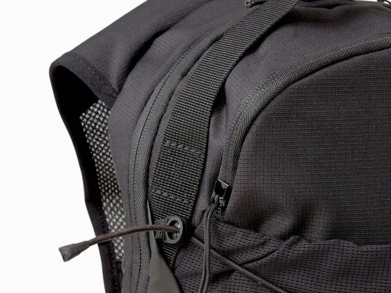 plecak-do-biegania-puma-running-backpack-078215-01