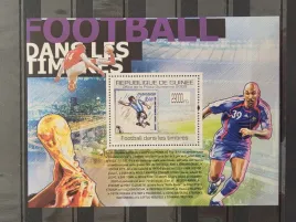 znaczki-sport-pilka-nozna-gwinea-czysty-s4