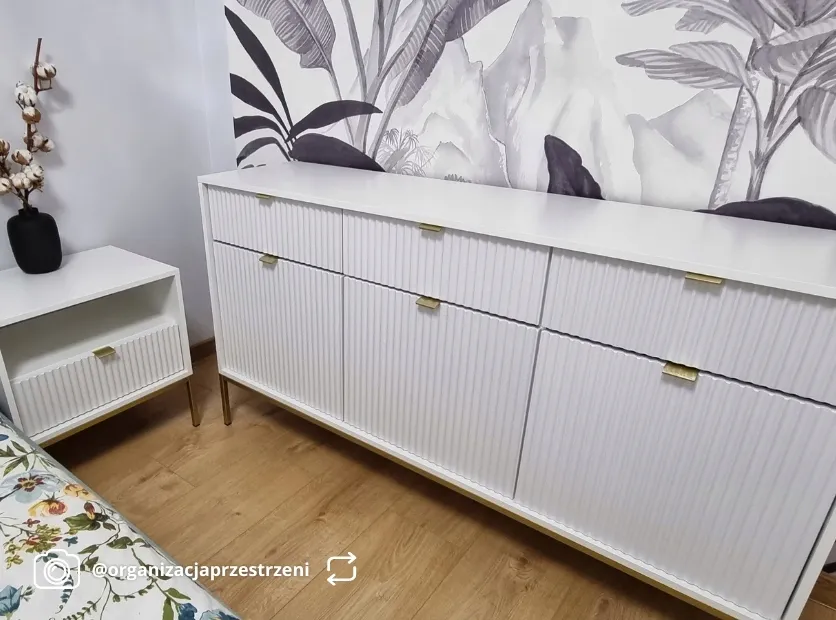 szafka-nocna-vellore-54-cm-biala-ryflowany-front-stan-nowy