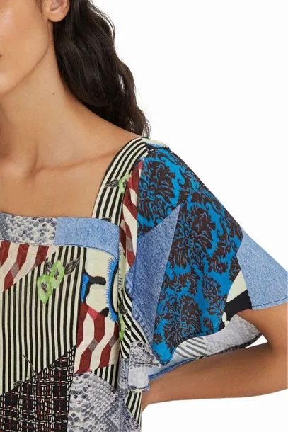 bluzka-damska-desigual-alejandria-niebieska-patchwork-wzor-dominujacy-print-nadruk