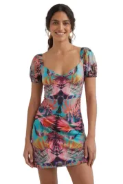 sukienka-damska-desigual-altaira-krotka-z-nadrukiem-tropikalnym