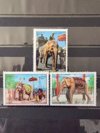 znaczki-fauna-zwierzeta-slonie-laos-czysty-zn3