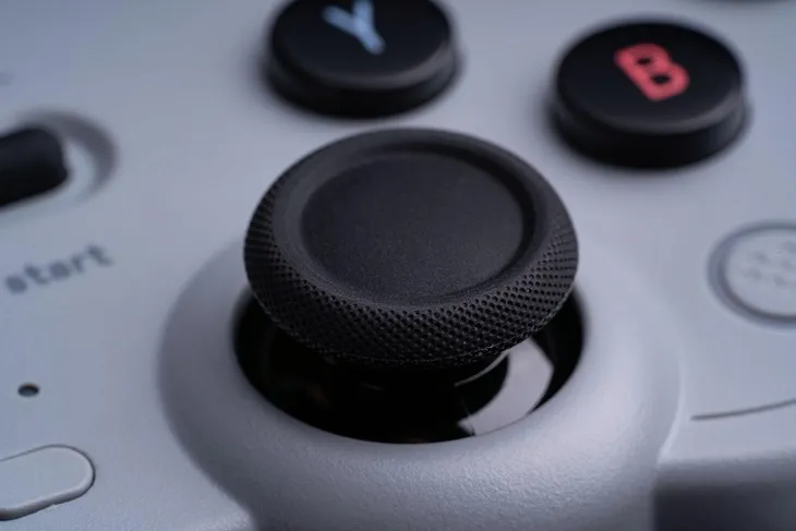 kontroler-bluetooth-8bitdo-pro-2-do-nintendo-switch-pc-steam-deck-szary-pochodzenie-oryginal