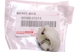 toyota-yaris-oprawka-zarowki-lampy-tyl-stop-90069-81014-oe