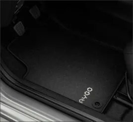 toyota-aygo-oryginalne-dywaniki-welurowe-komplet-pz410-90355-fa-oe