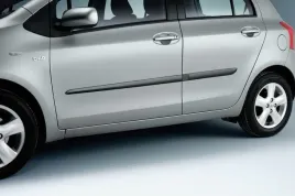 toyota-yaris-listwy-drzwi-boczne-kpl-czarna-pz415-b2522-00-oe