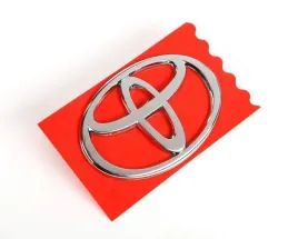 toyota-corolla-chromowany-emblemat-logo-tyl-toyota-75431-02030-oe