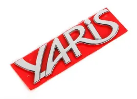 toyota-yaris-chromowany-emblemat-tyl-yaris-75442-0d010-oe