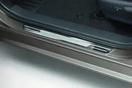 toyota-auris-nakladki-progowe-aluminium-przod-pz438-e2182-00-oe