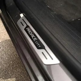 toyota-proace-city-nakladki-progowe-przod-pz438-h0184-oe