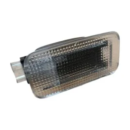 toyota-c-hr-yaris-avensis-aygo-lampka-oswietlenia-bagaznika-81330-02060-oe