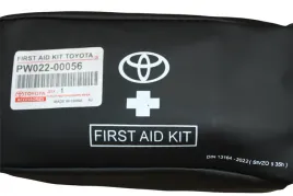toyota-apteczka-samochodowa-pw022-00056-oe