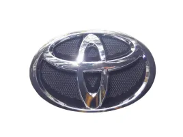 toyota-avensis-chromowany-emblemat-logo-przod-75301-05020-oe