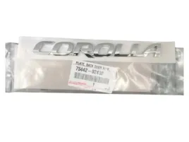 toyota-corolla-chromowany-emblemat-tyl-75442-02430-oe