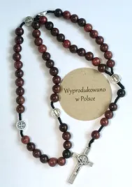 rozaniec-z-drewna-mahoniowego-na-sznurku
