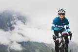rogelli-impress-damska-kurtka-rowerowa-wlasciwosci-elementy-odblaskowe-ochrona-uv-oddychajace-odprowadzajace-wilgoc-szybkoschnace-termiczne-wiatroszczelne-wodoszczelne
