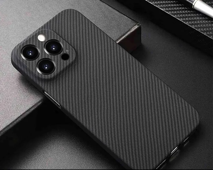 etui-do-iphone-16-pro-max-carbon-slim-600d-plecki-typ-plecki